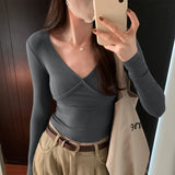 Sense Of European V-Collar Long-Sleeved T-Shirt A New Style Of Foreign Style For Women In Autumn And Winter-Outfit