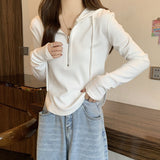Toloer New Fall 2024 Short Zipper Top Shows A Thin Long-Sleeved