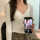 Sense Of European V-Collar Long-Sleeved T-Shirt A New Style Of Foreign Style For Women In Autumn And Winter-Outfit