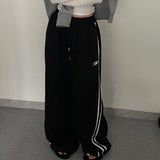 Piping Details Embroidery Logo Baggy Sweatpants-Outfit