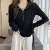 Toloer New Fall 2024 Short Zipper Top Shows A Thin Long-Sleeved