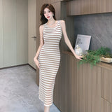Live-Action Dress With A Neck Halter And A Waistcoat Is A New Style Of Knitted Dress With All Kinds Of Hips In Summer.-Outfit