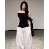 Beautiful Wearing A Suit Girl Little Hot Girl A Word On The Shoulder Wearing White Broad Leg Pants A Complete